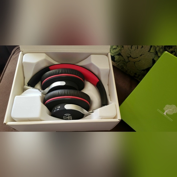 AUSDOM Share Me Red Wireless Bluetooth Headphones NEW - Picture 6 of 12